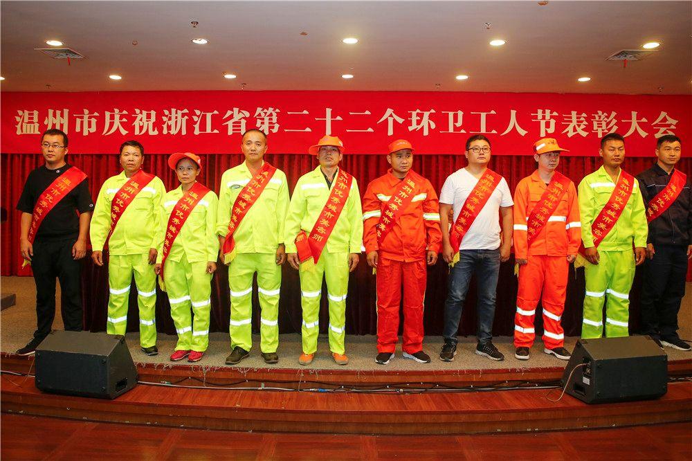 石岩街道：致敬“城市美容师”表彰先进环卫工(環衛環衛工人街道)