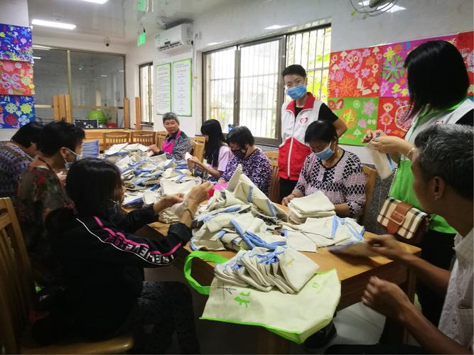 顺德爱心洗车店专收残疾人 “大师兄”性格变开朗(工場庇護學員)