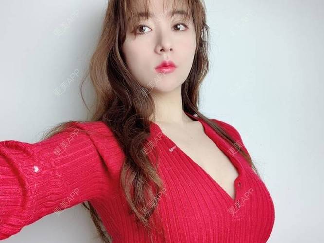 医疗博主发布女性隆胸视频_警方回应(視頻女性隆胸)