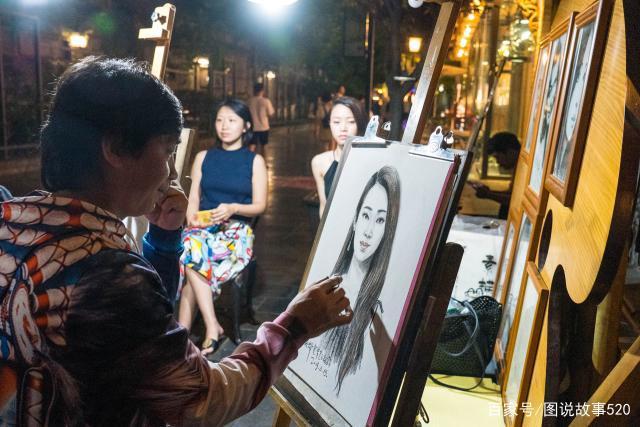 宽窄巷子：街头画家素描美女自带“美颜”_一张40元(寬窄畫傢巷子)