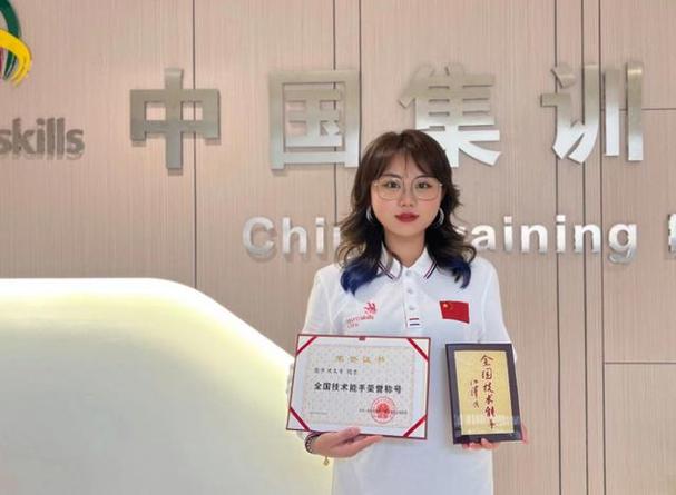 20岁_C类人才!杭州“爽文”女孩当上了班主任!这“剧本”太强了......(上瞭自己的班主任)