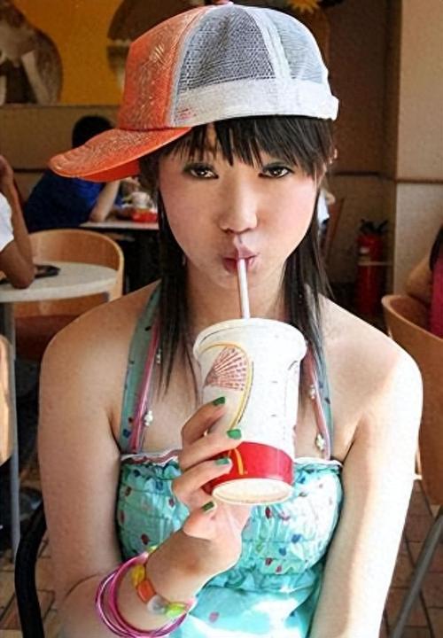 争议背后的真相？汤加丽艺术照事件_是堕落还是觉醒？(藝術照覺醒墮落)