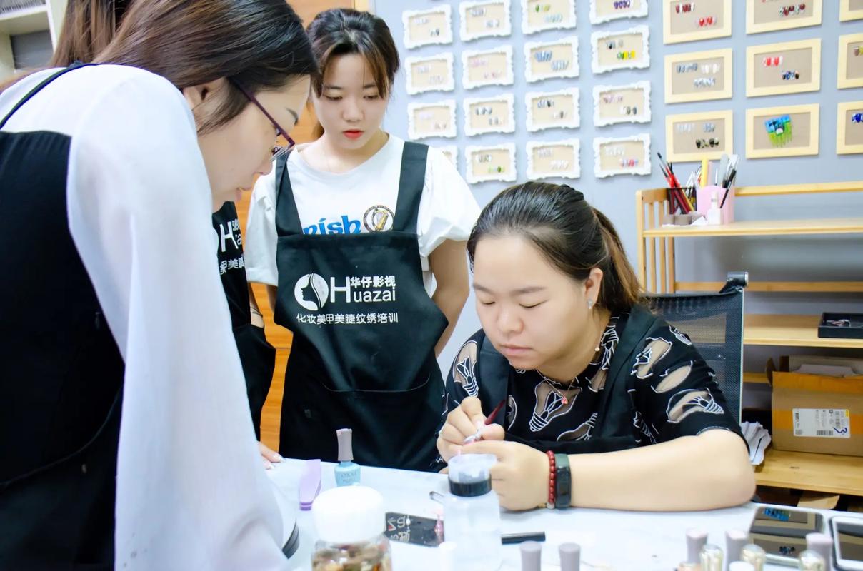 玄武区红山街道:“时尚蔻丹”美甲培训班(培訓班光療美甲)