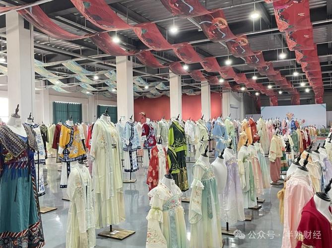 一件汉服卖到7万多_全国1/3汉服来自这里_山东这个县城火“出圈”了(漢服淘寶出圈)