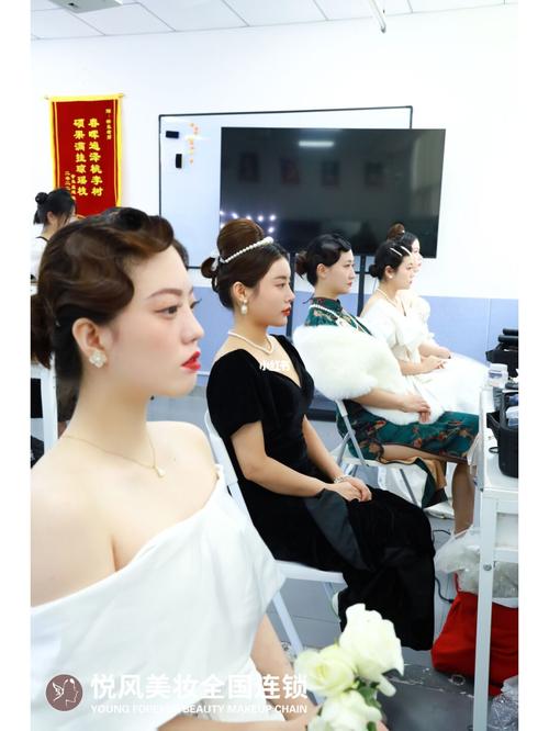 长沙化妆学校前十名_化妆学校排行榜!(化妝學校培訓學校)