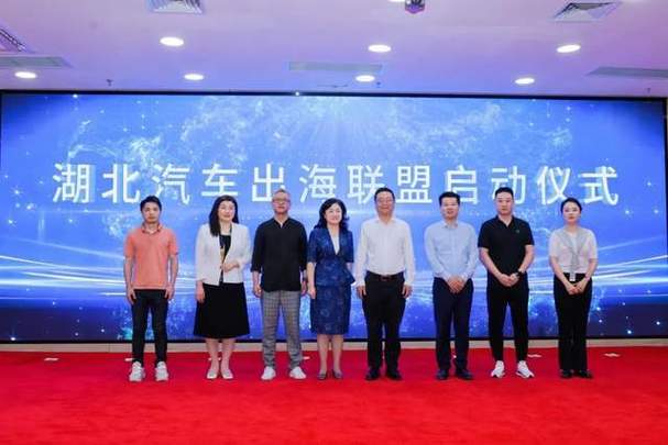湖北省汽车流通行业协会副会长梁雪松:致开幕词(汽車行業協會流通)