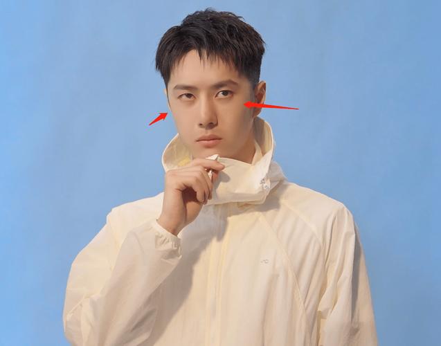 王一博最新视频脸圆脖子粗_滤镜遮不住法令纹_疑因健身变壮(濾鏡法令脖子)